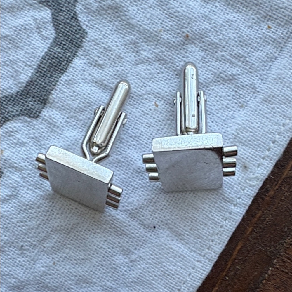 Modern Silver Rectangular Cufflinks - Picture 3 of 6